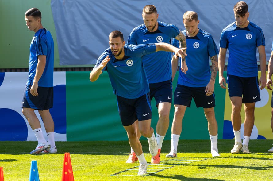 Štyri futbalové veľmoci a jeden trpaslík, taký je výber pre slovenskú reprezentáciu na EURO 2024 v prípade, že sa dostane do osemfinále. ...