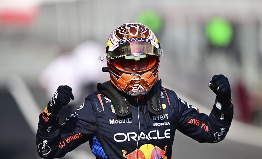 Holandský pretekár Max Verstappen z tímu Red Bull si zabezpečil pole position v hlavných pretekoch na VC Rakúska seriálu F1. 