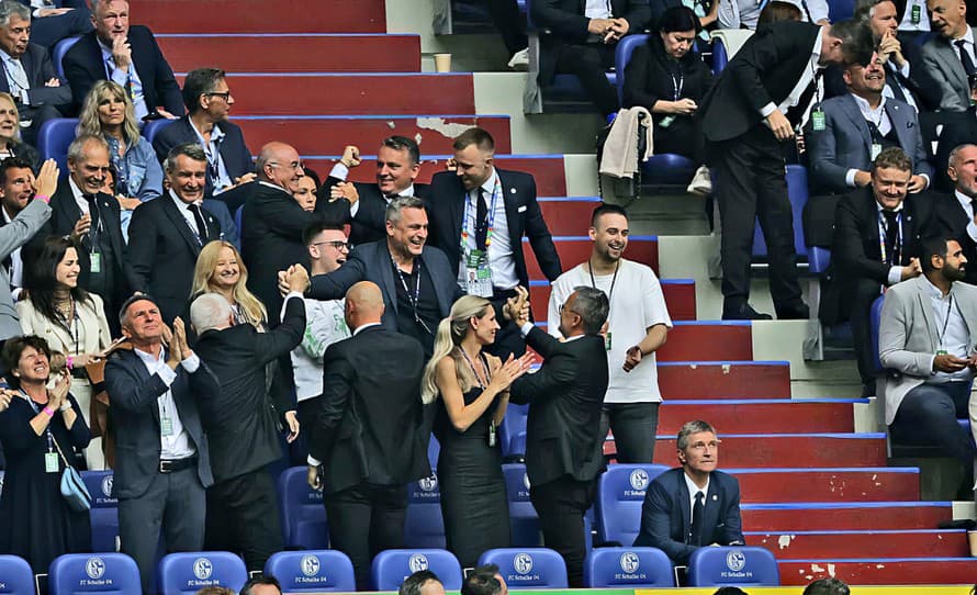 Futbalový ošiaľ zasiahol všetky sféry spoločnosti a osemfinálový zápas medzi Slovenskom a Anglickom na EURO 2024 nebol výnimkou. 