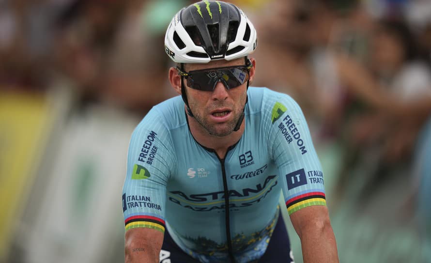 Obrovské muky zažíval hviezdny cyklista Mark Cavendish hneď v úvode tohtoročnej Tour de France! Zvracal priamo na trati a tímoví kolegovia ...