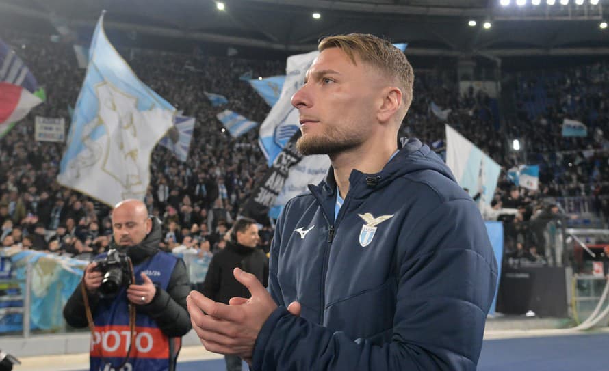 Taliansky futbalista Ciro Immobile sa po ôsmich rokoch rozhodol ukončiť pôsobenie v Laziu Rím.