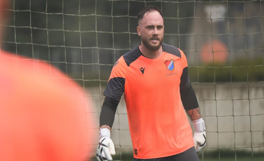 V ostatných dňoch sa o tom veľa šuškalo, teraz už je to čierne na bielom! Slovenský futbalový brankár Dominik Holec bude vo svojej kariére ...