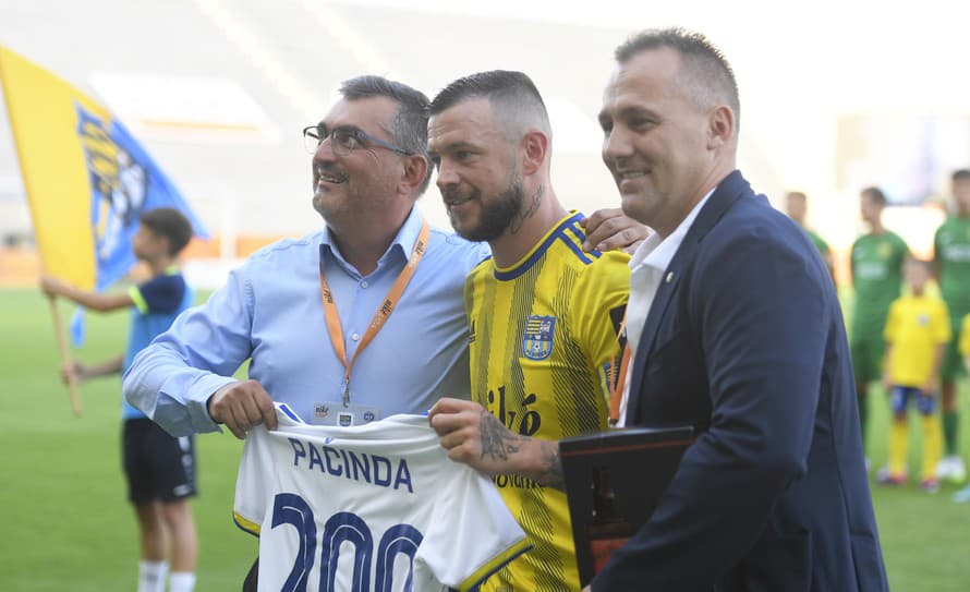 Slovenský futbalový útočník Erik Pačinda podpísal zmluvu do konca kalendárneho roka 2024 s MFK Zemplín Michalovce. 