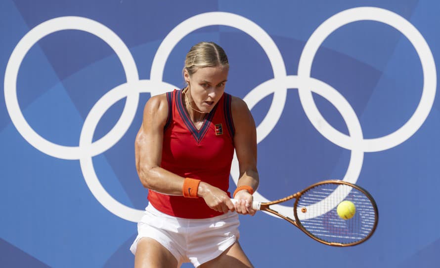 Slovenská tenistka Anna Karolína Schmiedlová postúpila už do osemfinále dvojhry na olympijskom turnaji v Paríži.