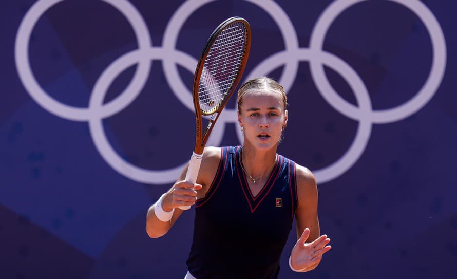 Slovenská tenistka Anna Karolína Schmiedlová sa prebojovala už do semifinále dvojhry na olympijskom turnaji v Paríži a bude hrať o medailu.