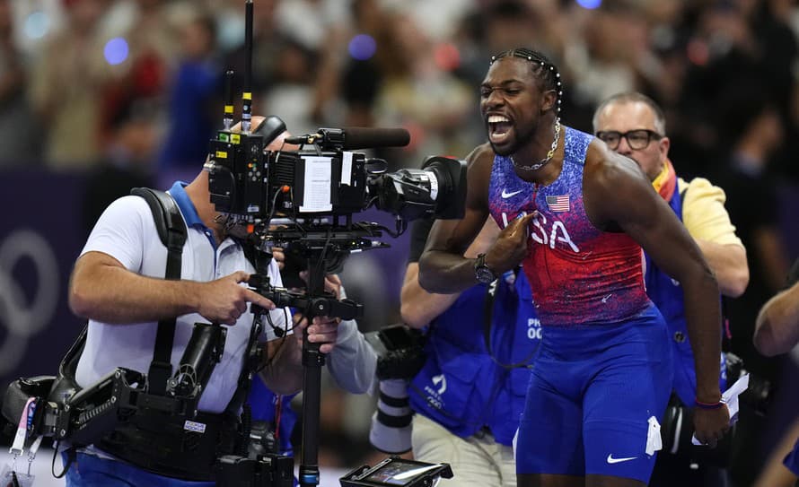 Americký atlét Noah Lyles (27) získal prvé olympijské zlato v kariére. Túži byť novým Usainom Boltom. Má predpoklady na šoumena, no chce ...