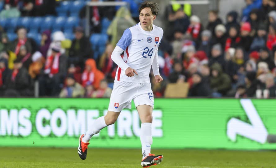 Slovenský futbalový reprezentant Leo Sauer (18) zamieril z Feyenoordu Rotterdam na ročné hosťovanie do NAC Breda. Talentovaný krídelník ...