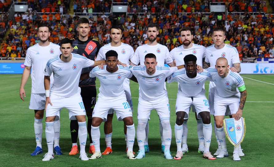 Futbalisti Slovana Bratislava remizovali v odvetnom zápase 3. predkola Ligy majstrov s APOELom Nikózii 0:0. Slovenský zástupca v boji ...