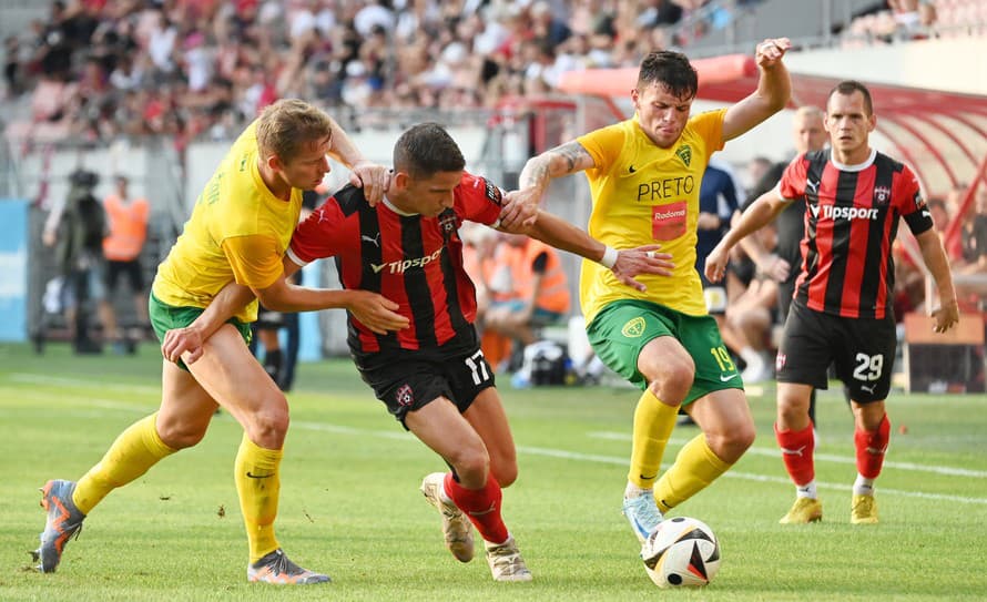 Futbalisti Spartaka Trnava remizovali v nedeľňajšom zápase 4. kola Niké Ligy so Žilinou 0:0 a stále čakajú na víťazstvo. 