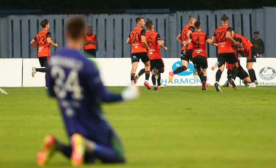 Futbalistov MFK Ružomberok čaká dvojzápas, ktorý rozhodne o tom, či si úradujúci víťazi Slovnaft Cupu zahrajú na jeseň premiérovo v hlavnej ...