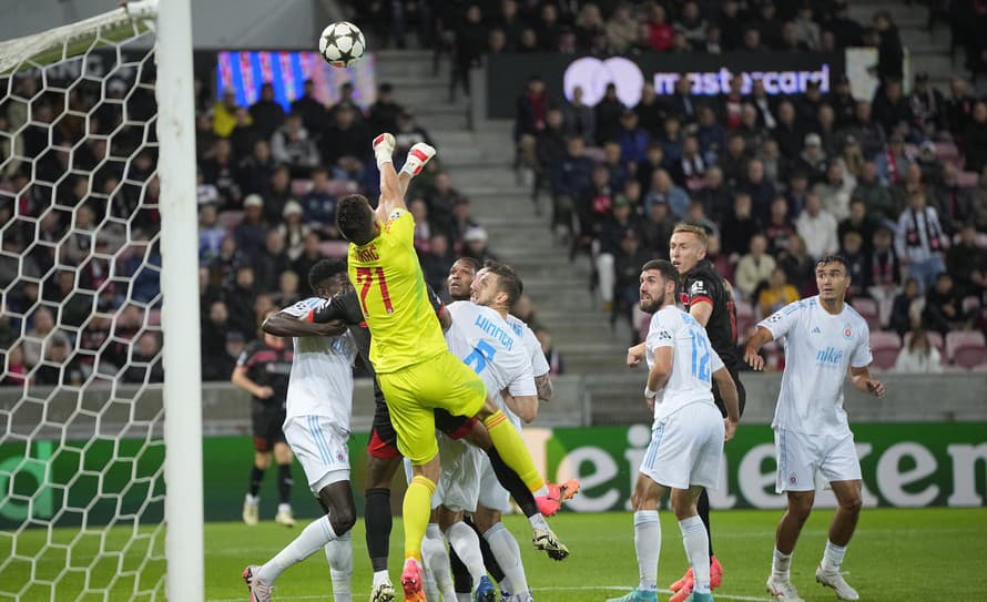 Futbalisti ŠK Slovan Bratislava remizovali na ihrisku dánskeho FC Midtjylland 1:1 v prvom zápase play off Ligy majstrov. Ich gól strelil ...