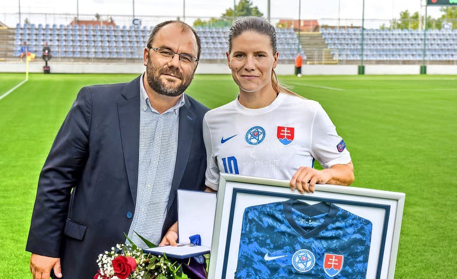 Robí osvetu o ženskom futbale. Lucia Ondrušová (36) je bývalá futbalistka, ktorá ako prvá žena na Slovensku dosiahla v reprezentácii ...