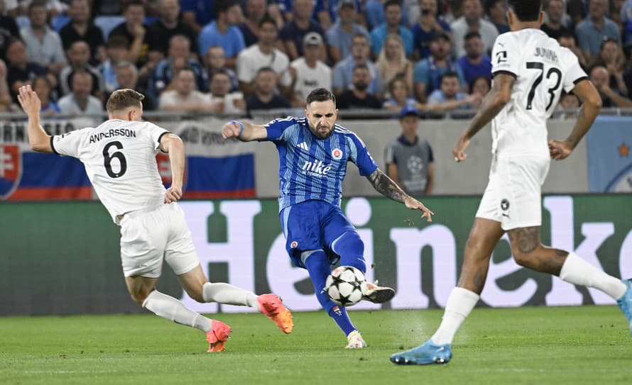 Futbalisti ŠK Slovan Bratislava nastúpili na odvetný zápas o postup do hlavnej fázy Ligy majstrov proti dánskemu majstrovi FC Midtjylland. ...