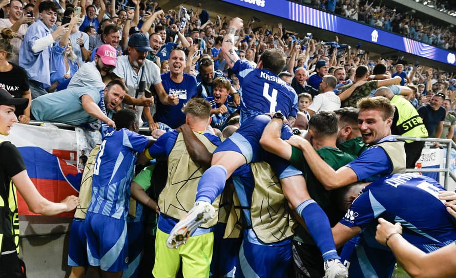 V spoločnosti futbalových boháčov nepôsobia ani ako zdatný trpaslík, ale skôr ako bezvýznamný rarášok! Káder futbalistov Slovana Bratislava ...