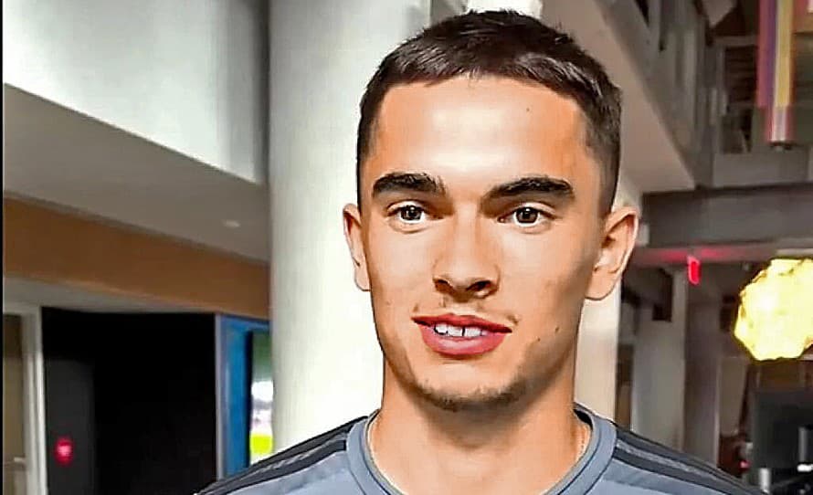 Pekné gesto i dar! Slovenský futbalista a syn našej zosnulej hokejovej legendy Lucas Demitra (21) už niekoľko týždňov pôsobí v zámorí, ...