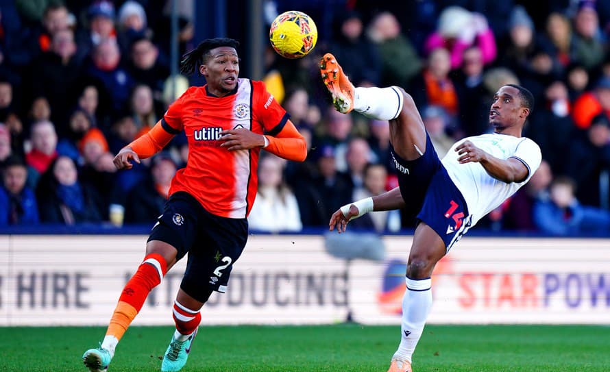 Nigérijského futbalistu Victora Adeboyeja (26) vyradilo z hry nezvyčajné zranenie. Útočník anglického treťoligového tímu Bolton Wanderers ...