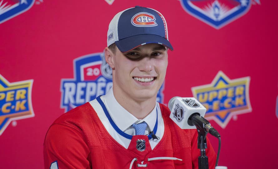 Slovenský hokejový útočník Juraj Slafkovský (20) sa už pripravuje v Montreale na novú sezónu NHL. Počas sústredenia ukázal svoje majstrovstvo ...