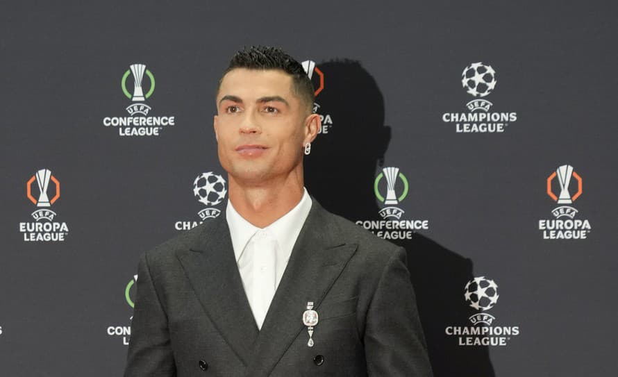 Portugalský futbalista Cristiano Ronaldo má obavy zo smerovania svojho bývalého klubu Manchestru United pod vedením holandského trénera ...