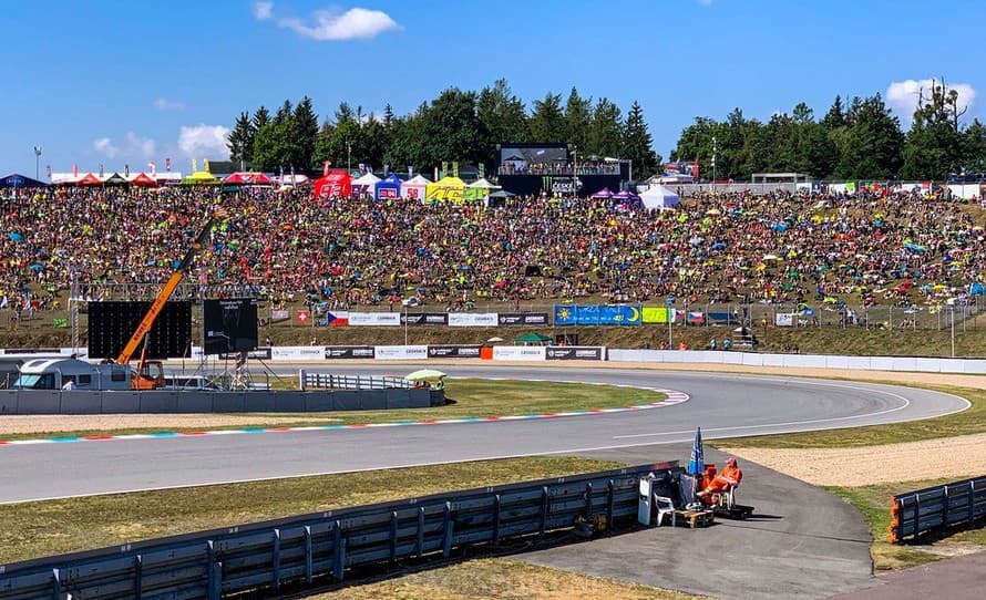 Slovenskí fanúšikovia motoršportu už tradične najviac navštevujú tie Veľké ceny F1, ktoré sú pre nich najbližšie - na maďarskom Hungaroringu ...