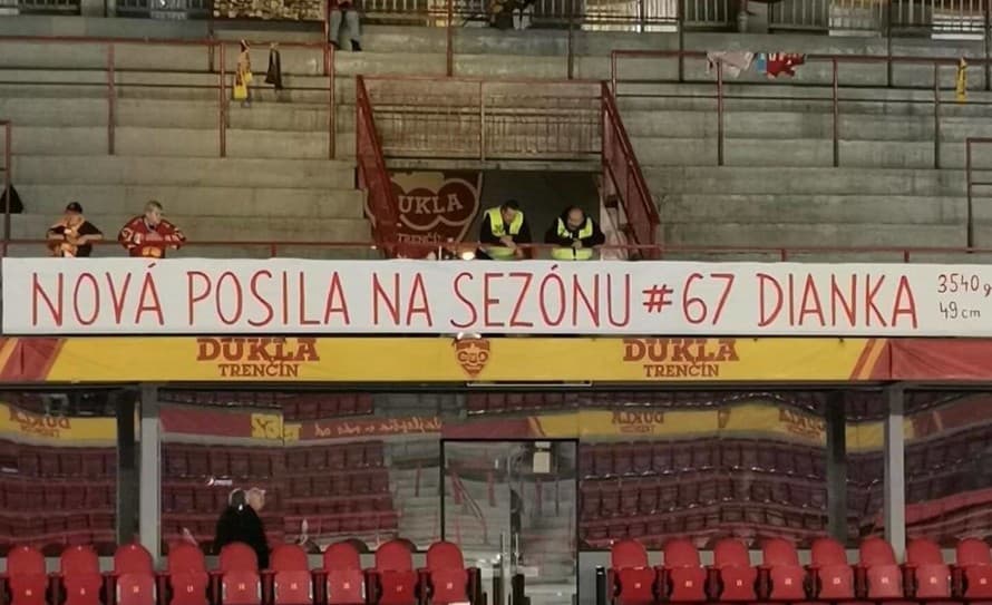 Fanúšikovia Trenčína zatiaľ v novom ročníku extraligy veru nemajú dôvod na radosť, keďže ich miláčikovia prehrávajú jeden zápas za druhým! ...