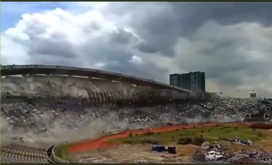 Futbalový štadión Shah Alam v Malajzii, ktorý je s kapacitou 80 372 miest jedným z najväčších na svete, bude onedlho minulosťou.