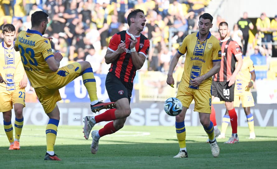 Po piatkovej predohrávke medzi Michalovcami a Slovanom Bratislava (2:4) pokračovalo 9. kolo slovenskej najvyššej futbalovej súťaže ďalšími ...