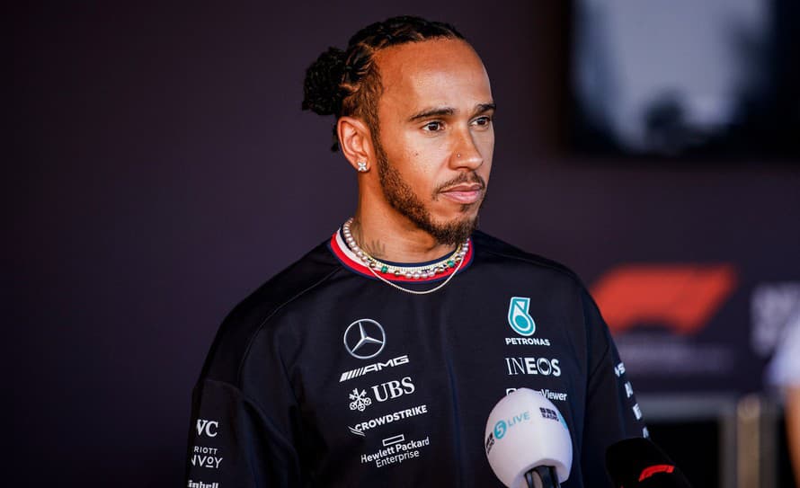 Vyšiel s pravdou von! Sedemnásobný majster sveta formuly 1 Lewis Hamilton (39) v detstve čelil šikanovaniu a dlhé roky trpel depresiami. ...