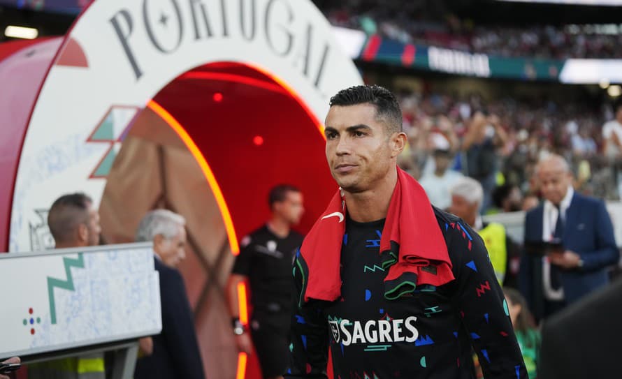 Portugalský futbalista Cristiano Ronaldo (39) vymenil tradičnú oslavu. Spravil to pre svojho zosnulého otca.