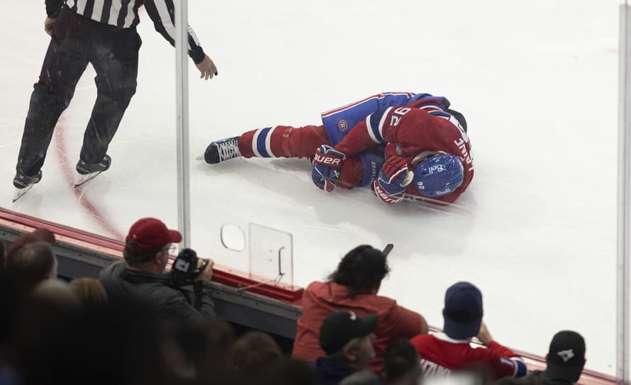 Fínsky hokejista Patrik Laine bude pre zranenie kolena chýbať Montrealu Canadiens dva až tri mesiace. Klub NHL zároveň oznámil, že útočník ...