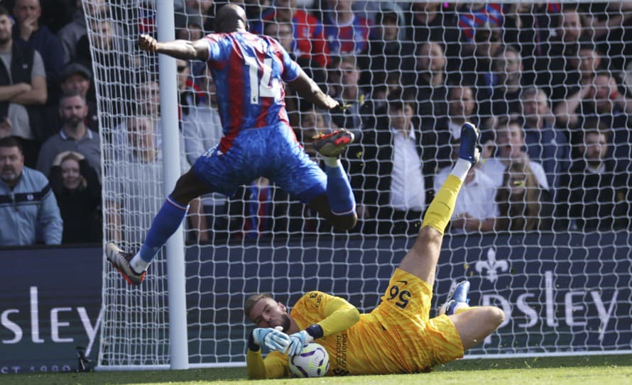 Futbalisti FC Liverpool vyhrali v sobotnom zápase 7. kola anglickej Premier League na pôde Crystal Palace 1:0 a potvrdili post lídra ...