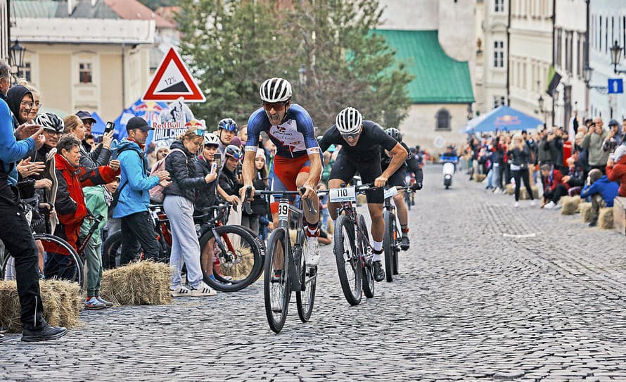 Kolesá na plné obrátky roztočili cyklisti v historickom centrom Banskej Štiavnice na Red Bull Hill Chasers. Polkilometrový kopec s priemerným ...