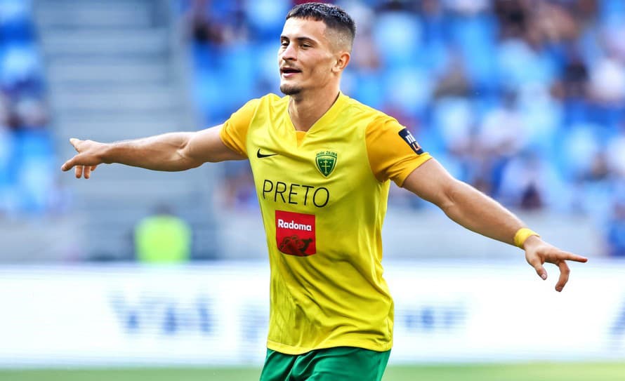 Slovenský futbalista Adrián Kaprálik (22) podpísal s MŠK Žilina novú zmluvu s platnosťou do 31. decembra 2026.