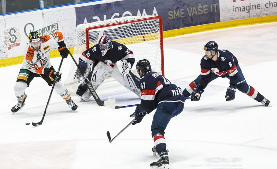 Súčasťou tohtoročných Winter Hockey Games v Prahe pod holým nebom malo byť aj slovenské derby medzi Slovanom Bratislava a HC Košice.