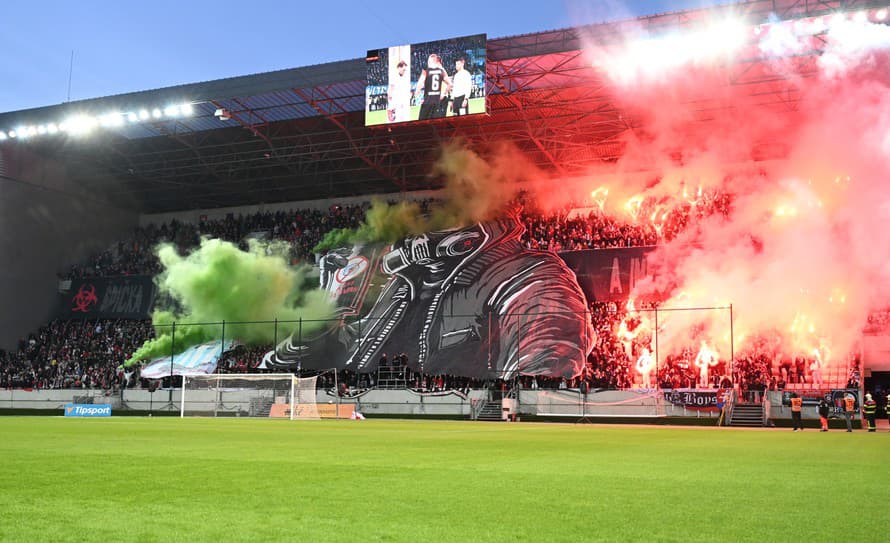 Klub futbalovej Niké ligy FC Spartak Trnava dostal podmienečný trest odohratia jedného domáceho duelu bez divákov. 