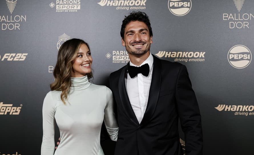 Bývalý nemecký futbalový reprezentant Mats Hummels (35) sa verejne pochválil svojím novým vzťahom s krásnou modelkou Nicolou Cavanis ...