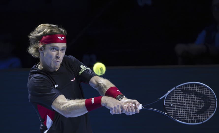 Ruský tenista Andrej Rublev predviedol na turnaji v Paríži výlev hnevu.