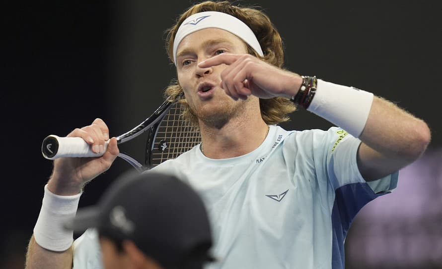 Opäť mu rupli nervy! Ruský tenista Andrej Rublev (27) predviedol na turnaji v Paríži výlev hnevu. V utorok prekvapujúco prehral s Argentínčanom ...