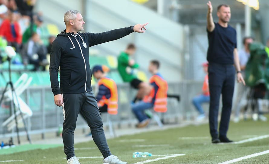 Tlačová konferencia po zápase 13. kola slovenskej futbalovej Niké ligy medzi Ružomberkom a Žilinou sa niesla v znamení poriadne dusnej ...