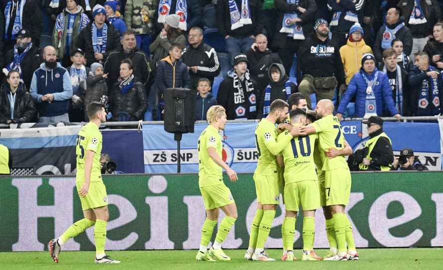 Futbalisti Slovana Bratislava prehrali v utorkovom zápase 4. kola základnej fázy Ligy majstrov s Dinamom Záhreb 1:4.