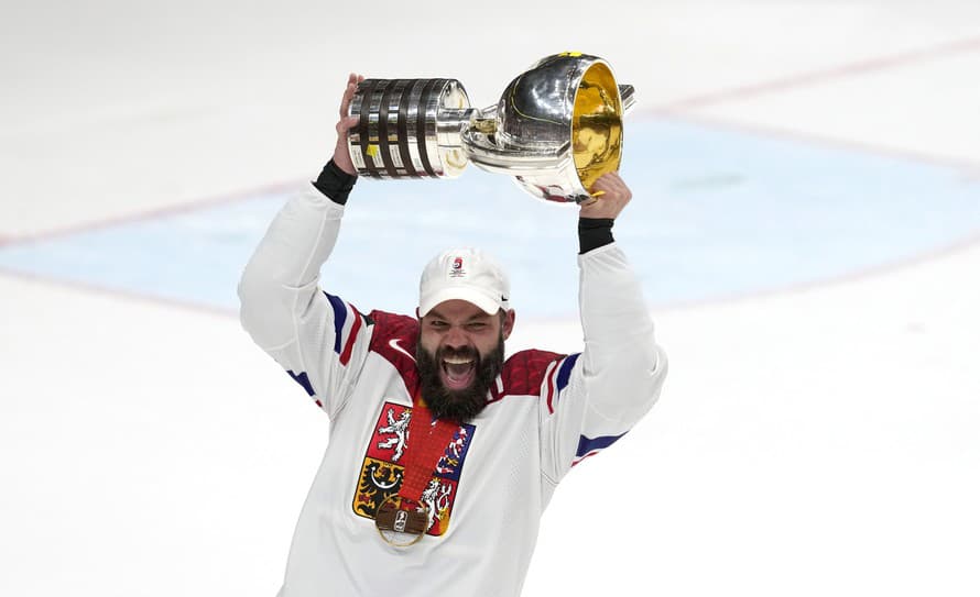 Ako herec z Hollywoodu! Hokejový majster sveta Radko Gudas (34) zaskočil fanúšikov NHL. Zámorskí priaznivci sa totiž bavia na novom imidži ...