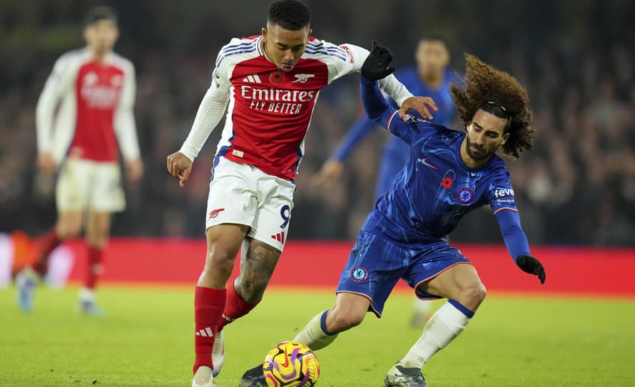 Futbalisti Chelsea remizovali v londýnskom derby 11. kola Premier League s Arsenalom 1:1. Oba tímy majú na konte zhodne 19 bodov a patrí ...