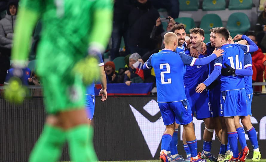 Slovenskí futbaloví reprezentanti do 21 rokov remizovali vo štvrtkovom prípravnom zápase v Žiline s rovesníkmi z Holandska 3:3. Dva góly ...