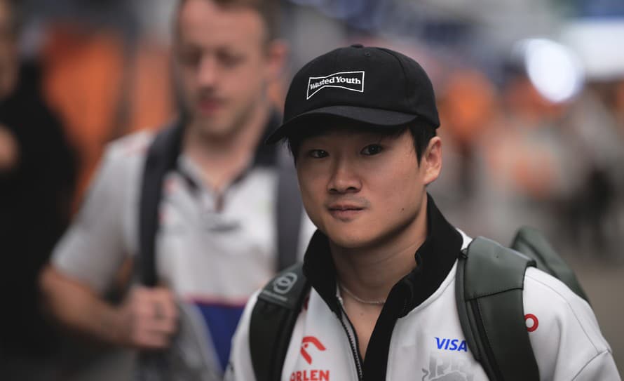 Spôsobil poriadny rozruch. Japonský pilot F1 Júki Cunoda (24) mal na letisku v Las Vegas problémy. Po prílete do USA na Veľkú cenu totiž ...