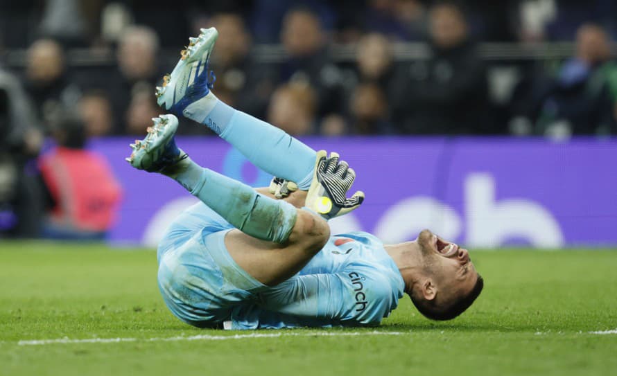 Znie to neuveriteľne, ale je to tak. Futbalový brankár anglického tímu Tottenham Hotspur Guglielmo Vicario (28) odchytal väčšiu časť ...