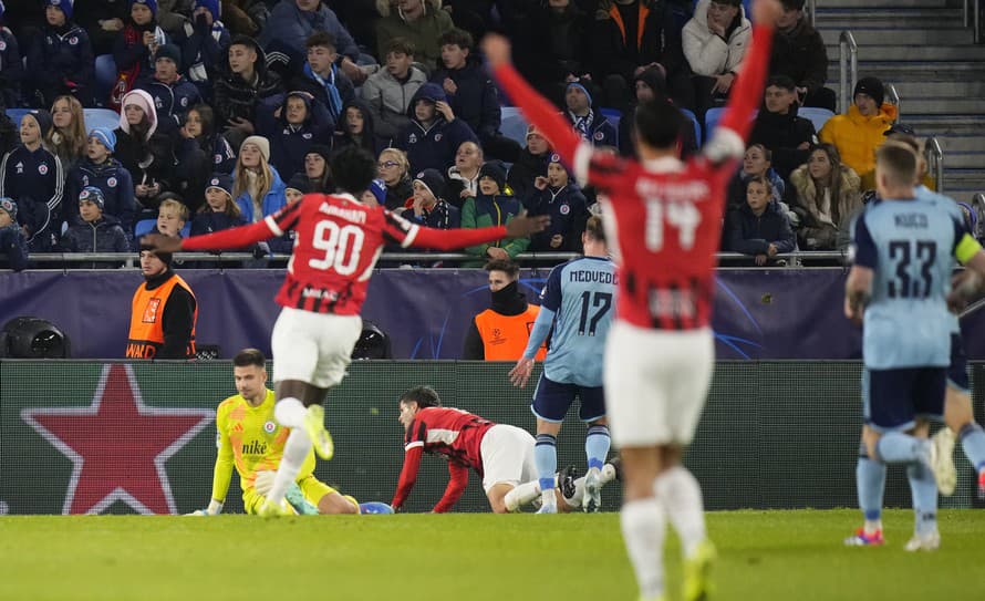 Futbalisti ŠK Slovan Bratislava nastúpili na svoje piate stretnutie v Lige majstrov. Duel proti AC Miláno sme vám priniesli ONLINE.