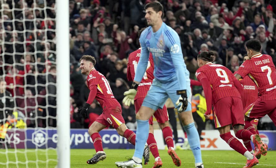 Futbalisti FC Liverpool zvíťazili v šlágri 5. kola hlavnej fázy Ligy majstrov nad Realom Madrid 2:0.