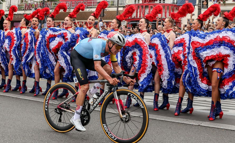 Belgický cyklista Remco Evenepoel (24) mal počas utorkového tréningu nehodu v dedinke Oetingen neďaleko Bruselu. Dvojnásobný víťaz z ...