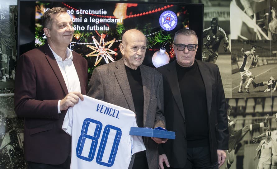 Alexander Vencel st. (80), legenda slovenského futbalu, oslávil tento rok významné jubileum a zároveň sa stal držiteľom prestížnej Ceny ...