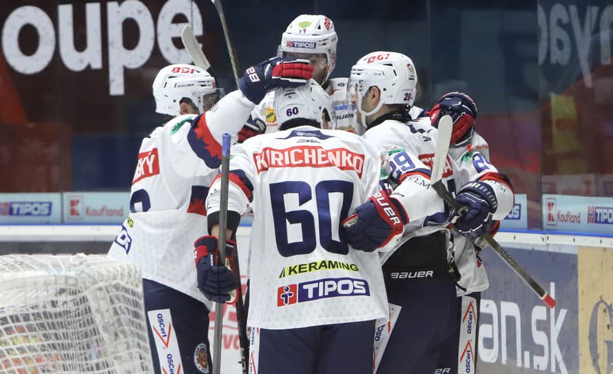 Útočník Christopher Tayler Podkonický z HKM Zvolen sa stal najmladším hráčom v histórii hokejovej extraligy. 