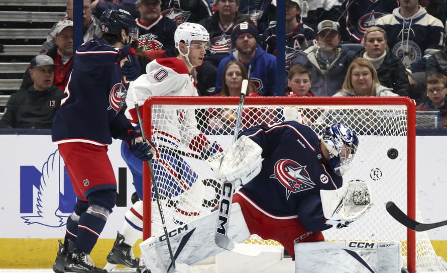 Slovenský hokejista Juraj Slafkovský zaznamenal asistenciu v nočnom zápase NHL, v ktorom jeho Montreal prehral na ľade Columbusu 4:5.